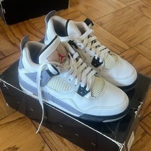 Air Jordan 4 Retro
